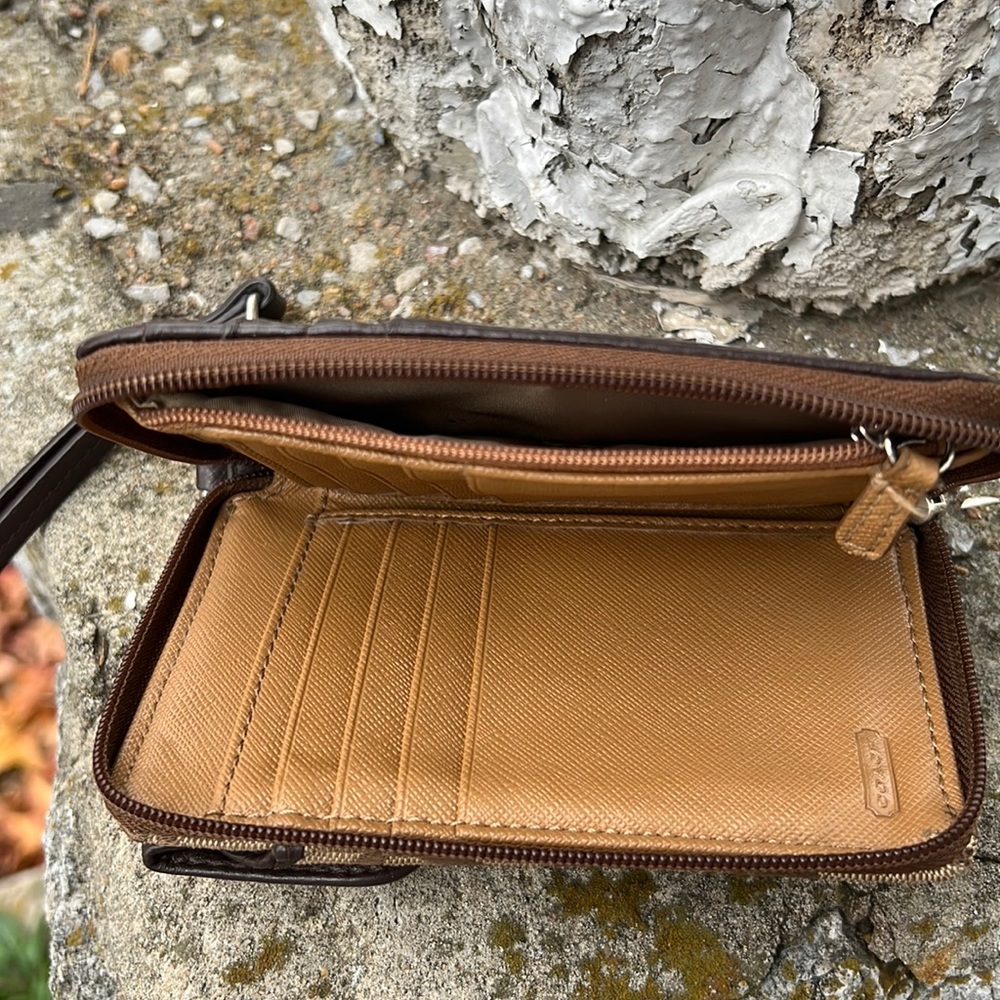 Coach Turn-lock Signature Canvas Wristlet/Phone Wallet EUC - Picture 7 of 14